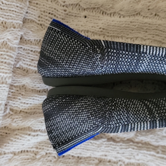 Rothys pointed flats size 7 machine washable super comfortable. - Picture 11 of 12